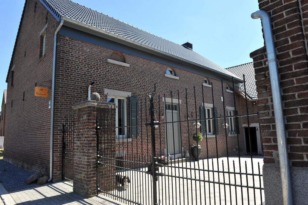 B&B Het Vuchterhof Maasmechelen Extérieur photo